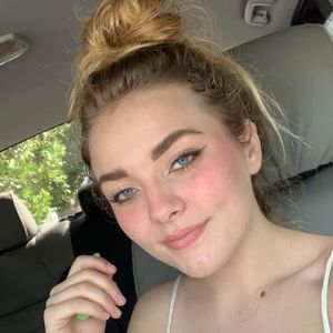 Meet your Posher, Lydia